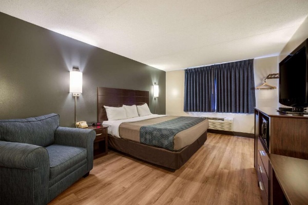 Econo Lodge Darien Lakes image 14