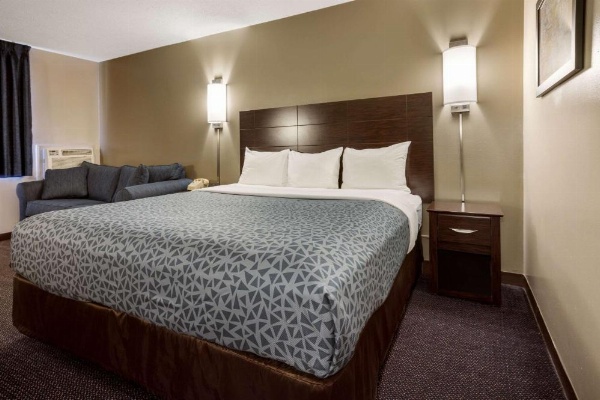 Econo Lodge Darien Lakes image 17