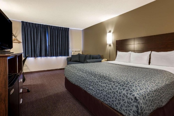 Econo Lodge Darien Lakes image 18