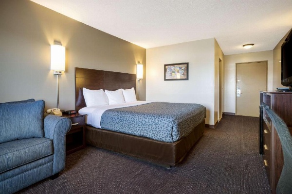 Econo Lodge Darien Lakes image 19