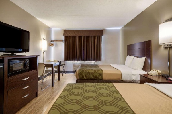 Econo Lodge Darien Lakes image 25