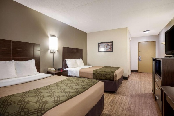 Econo Lodge Darien Lakes image 26