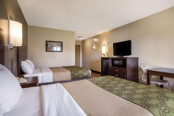 Econo Lodge Darien Lakes image 27