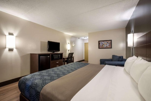 Econo Lodge Darien Lakes image 8