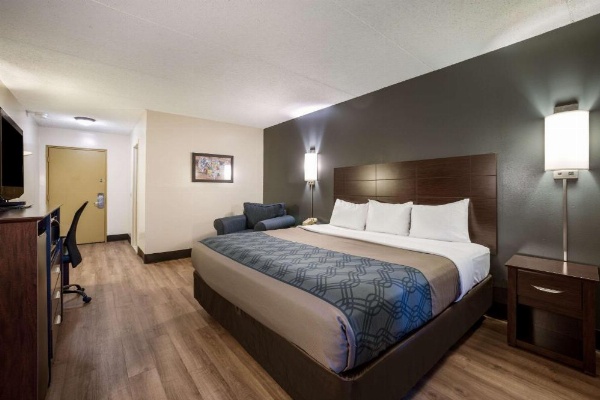 Econo Lodge Darien Lakes image 9